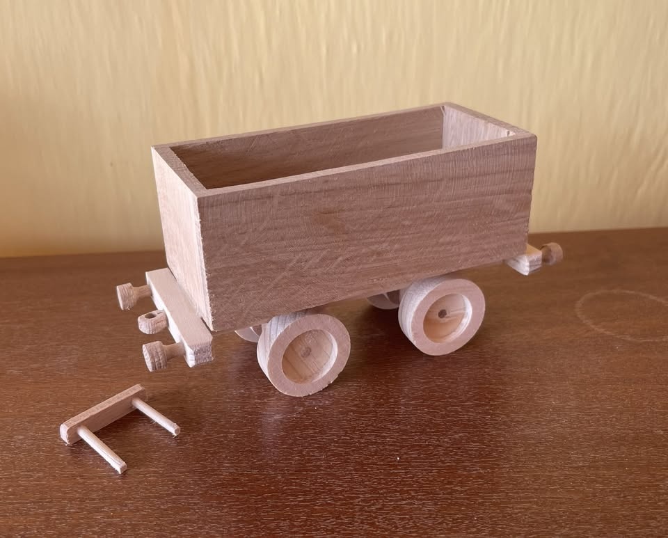 Dřevěný vláček s vagónky - 5