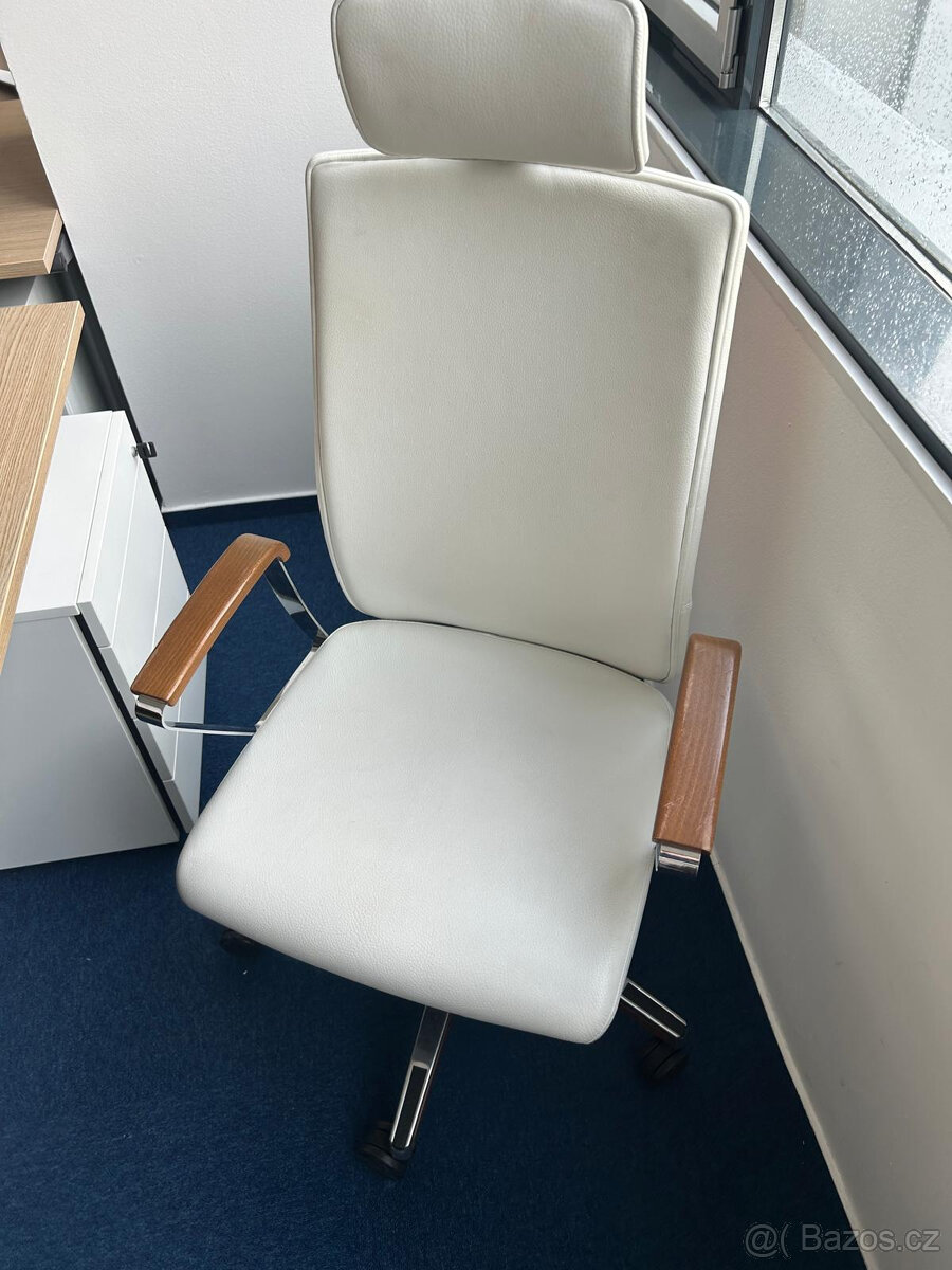 Kancelářské vybavení a výpočetní technika - 5