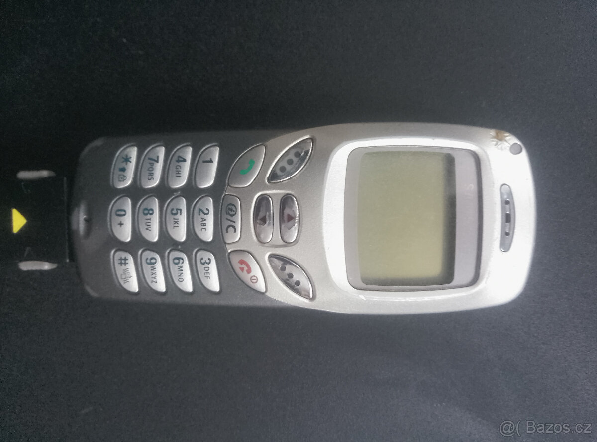 Stare telefony na dily + nabijecka / pro sberatele - 5