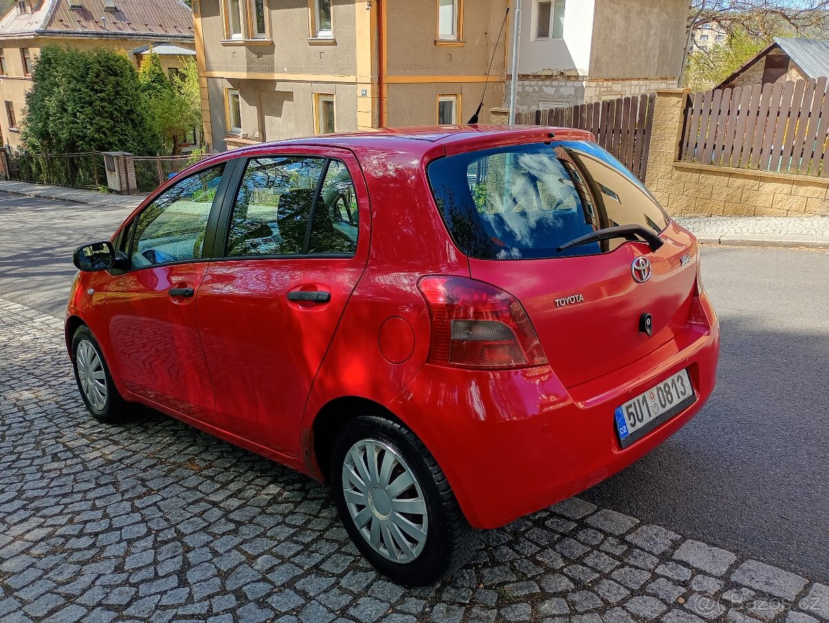 Toyota Yaris 1.3i - 5