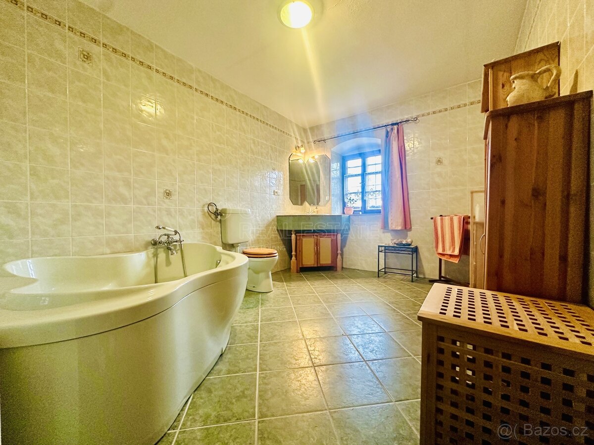 Prodej chalupy 252 m2, pozemek 1418 m2 - 5