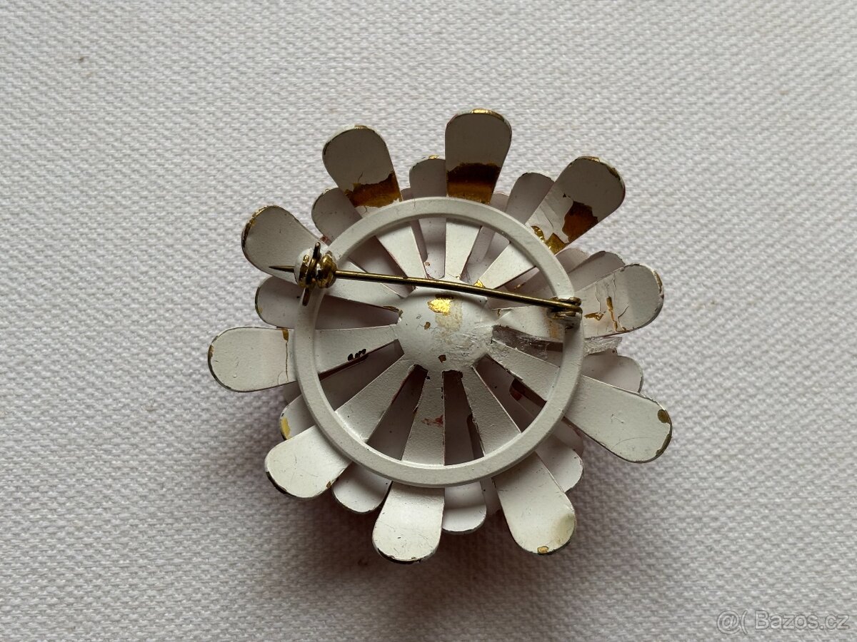 Stará kovová brož s bílým broušeným kamínkem - 5