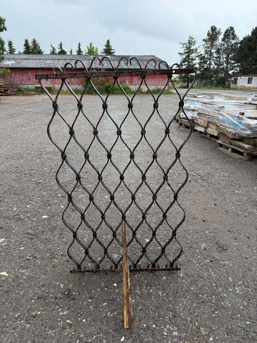 Staré železné mříže 2 - 5