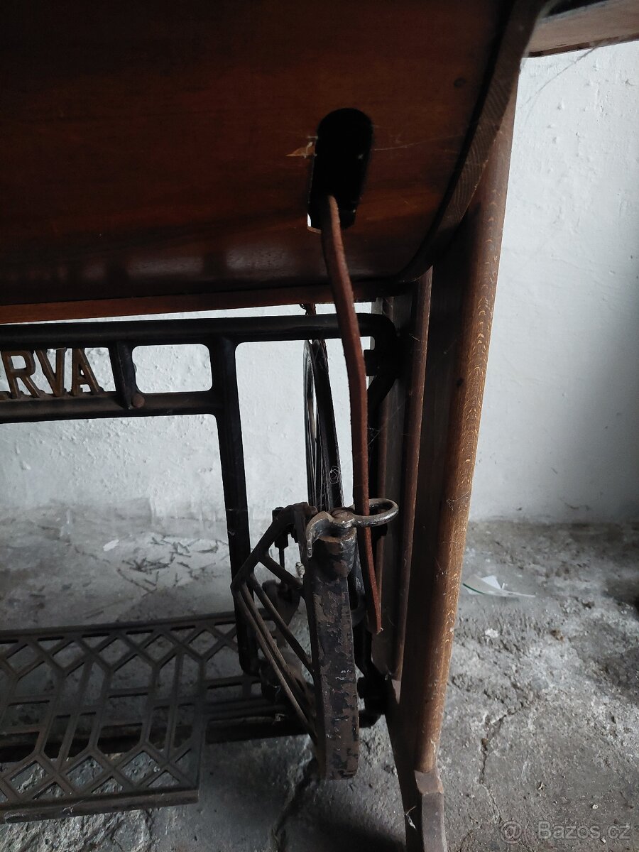 Šlapací šicí stroj MINERVA - 5