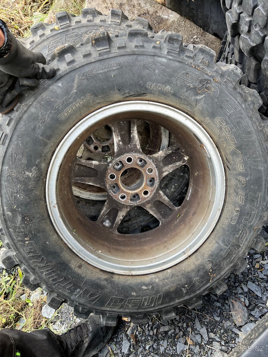 Terénní (offroad) pneumatiky R16