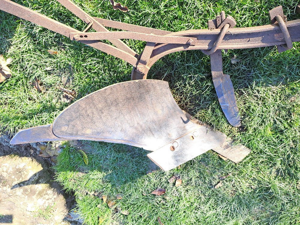 Prodám pluh s krojidlem za malotraktor - 5