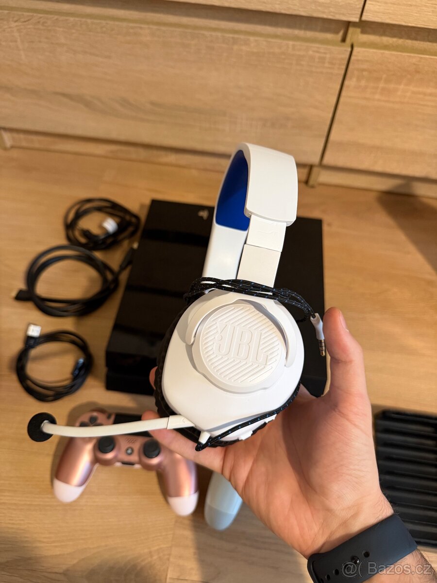 PS4 500GB , ovládače , hry , PS4 kamera , slúchadlá A ĎALŠIE - 5