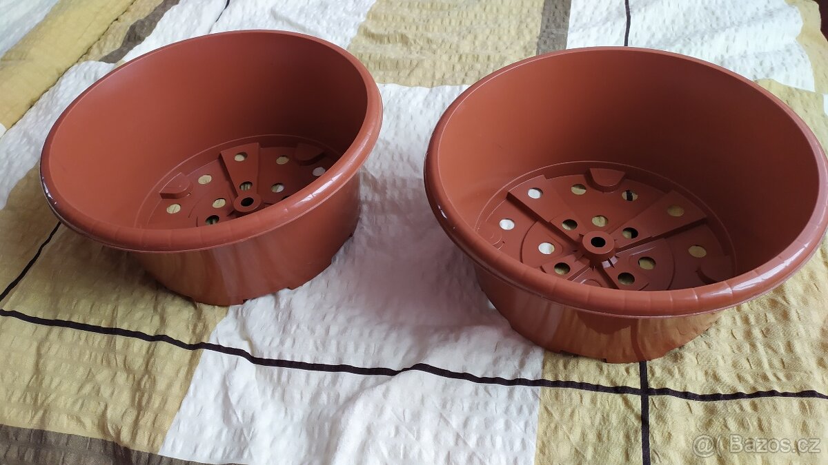 PLASTOVÉ MÍSY + KVĚTINÁČE PRO ROSTLINY - 5