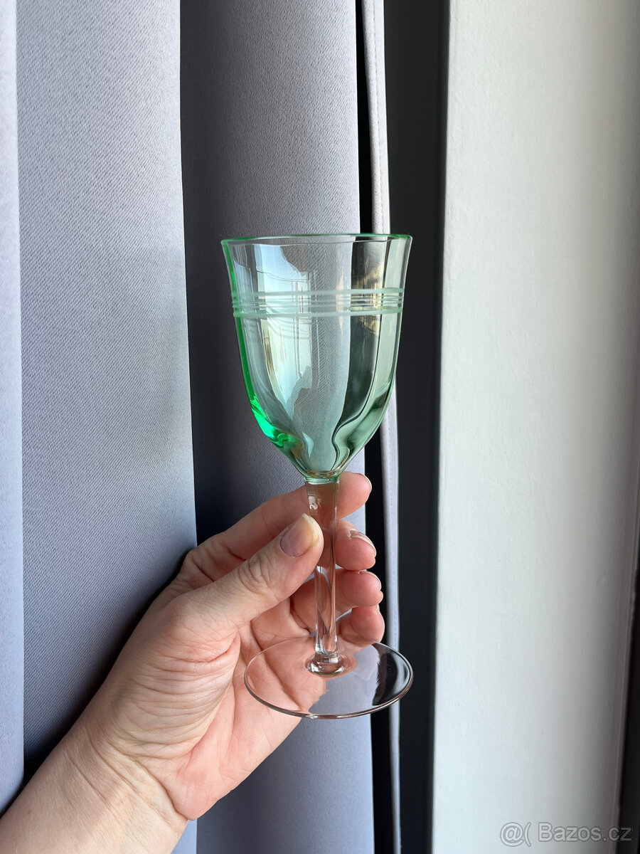 2x starožitná sklenice na víno 100ml, uranové sklo - 5