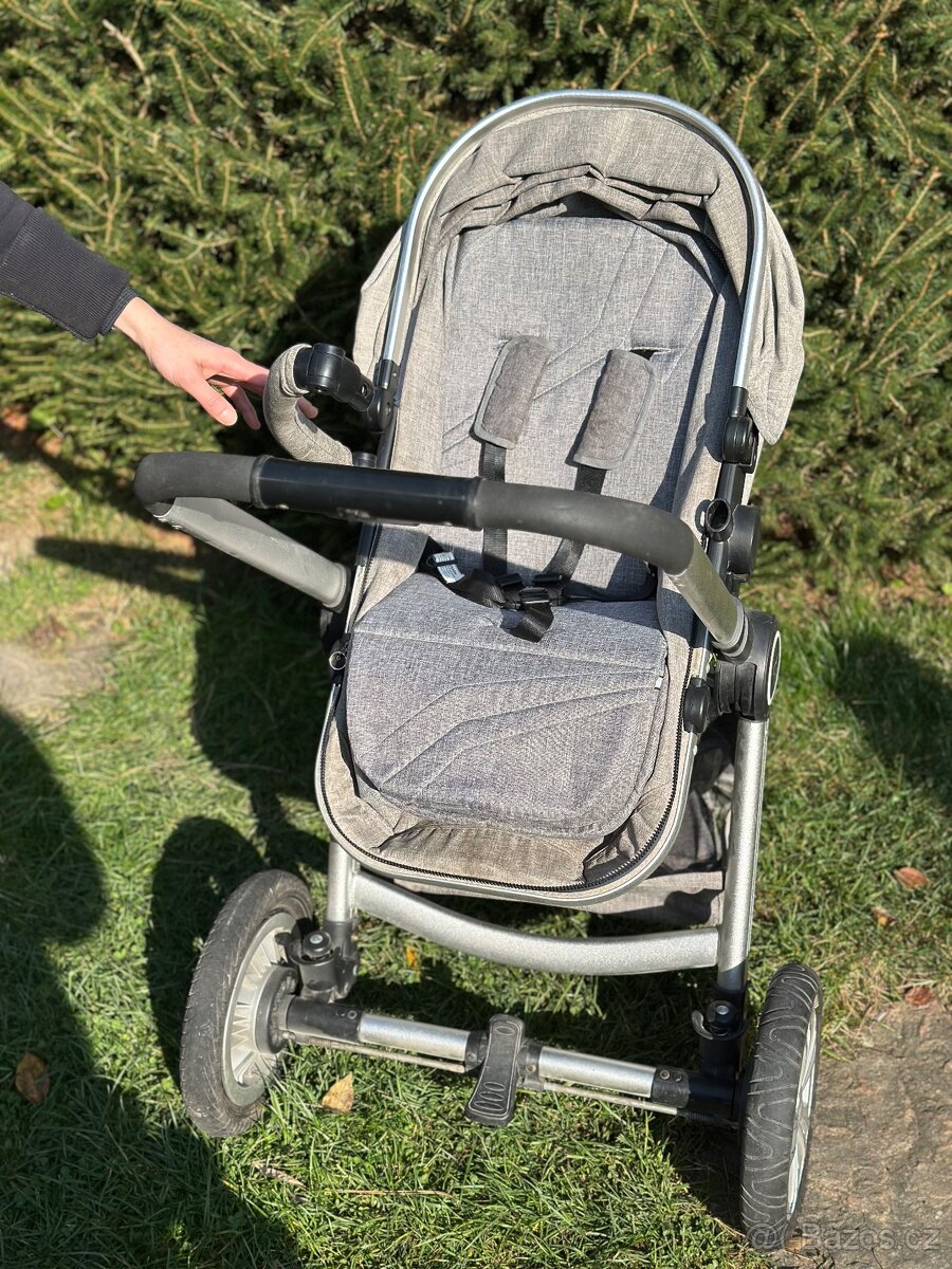 Šedý kočárek - 5