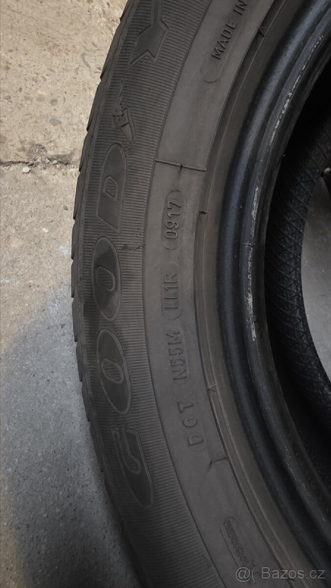 Goodyear EfficientGrip 215/60 r16 - 5