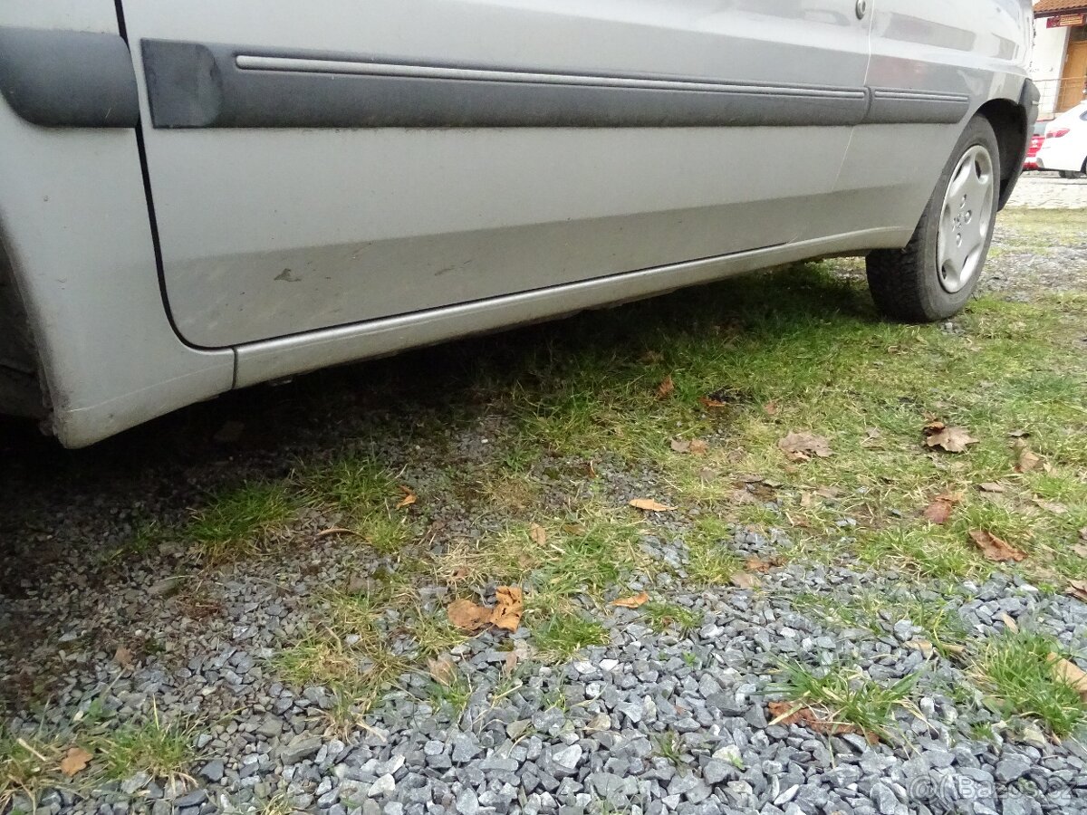 Peugeot 106 1,1 - 5