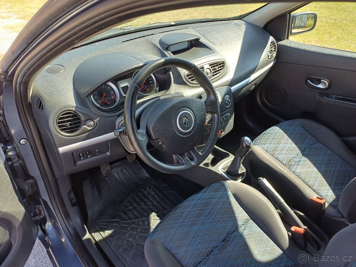 Predám Renault Clio Grandtour 1.2 benzín ,55kw rok výroby 20 - 5