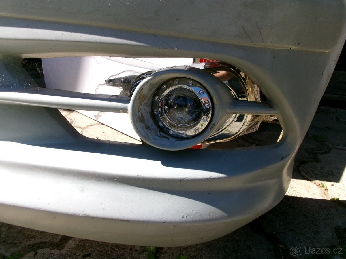 MERCEDES BENZ W203 - přední světla, nárazník AMG , mlhovky - 5