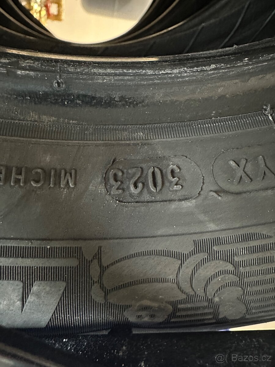 Michelin Crossclimate 225/55/17 - 5