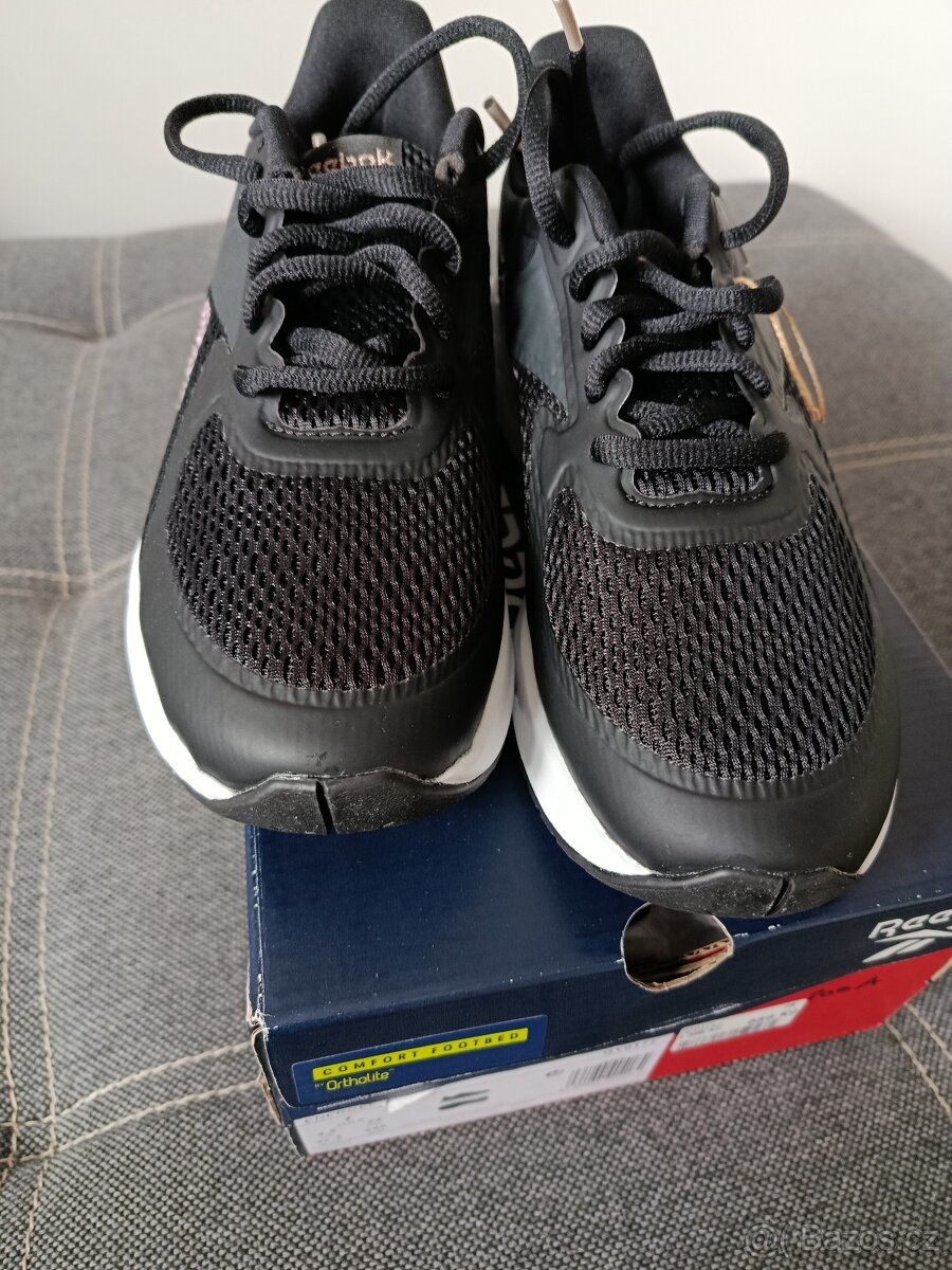 Dámská běžecká obuv značky Reebok 37.5 - 5