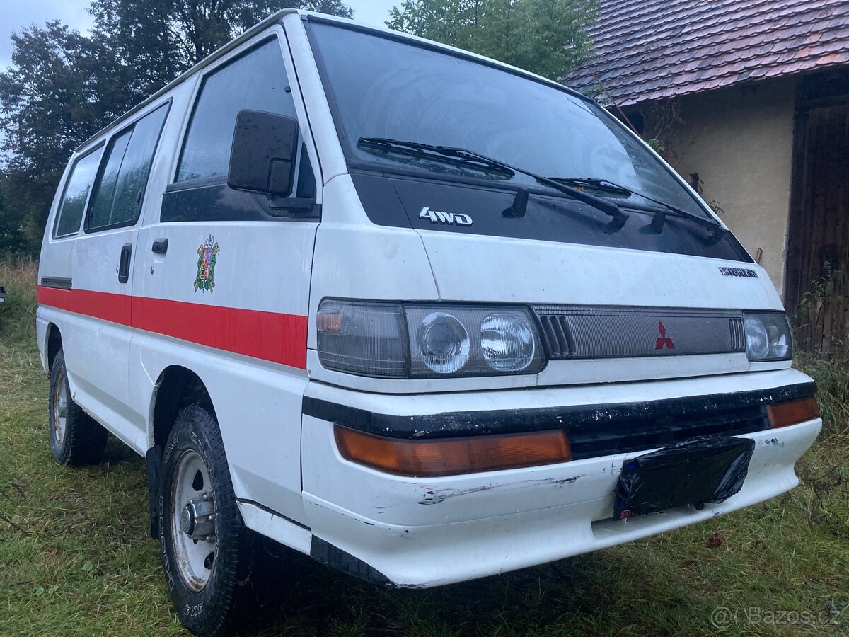 Mitsubishi L300 2.5d 4x4 / 8 míst / tažné 2t