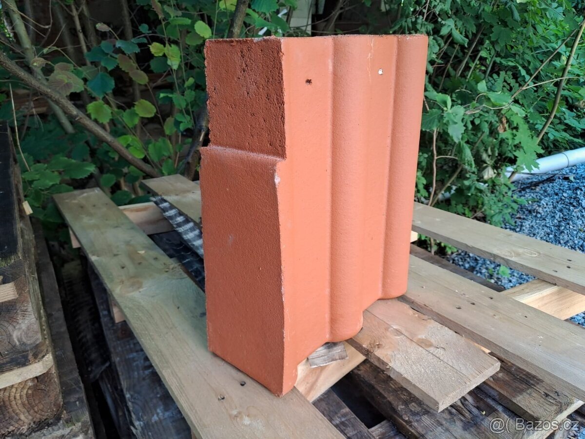 Prodám krajní střešní tašky Bramac Classic Standard - 5