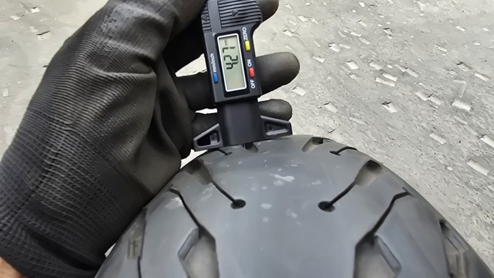 Michelin 180/55/17, DOT2620 - 5