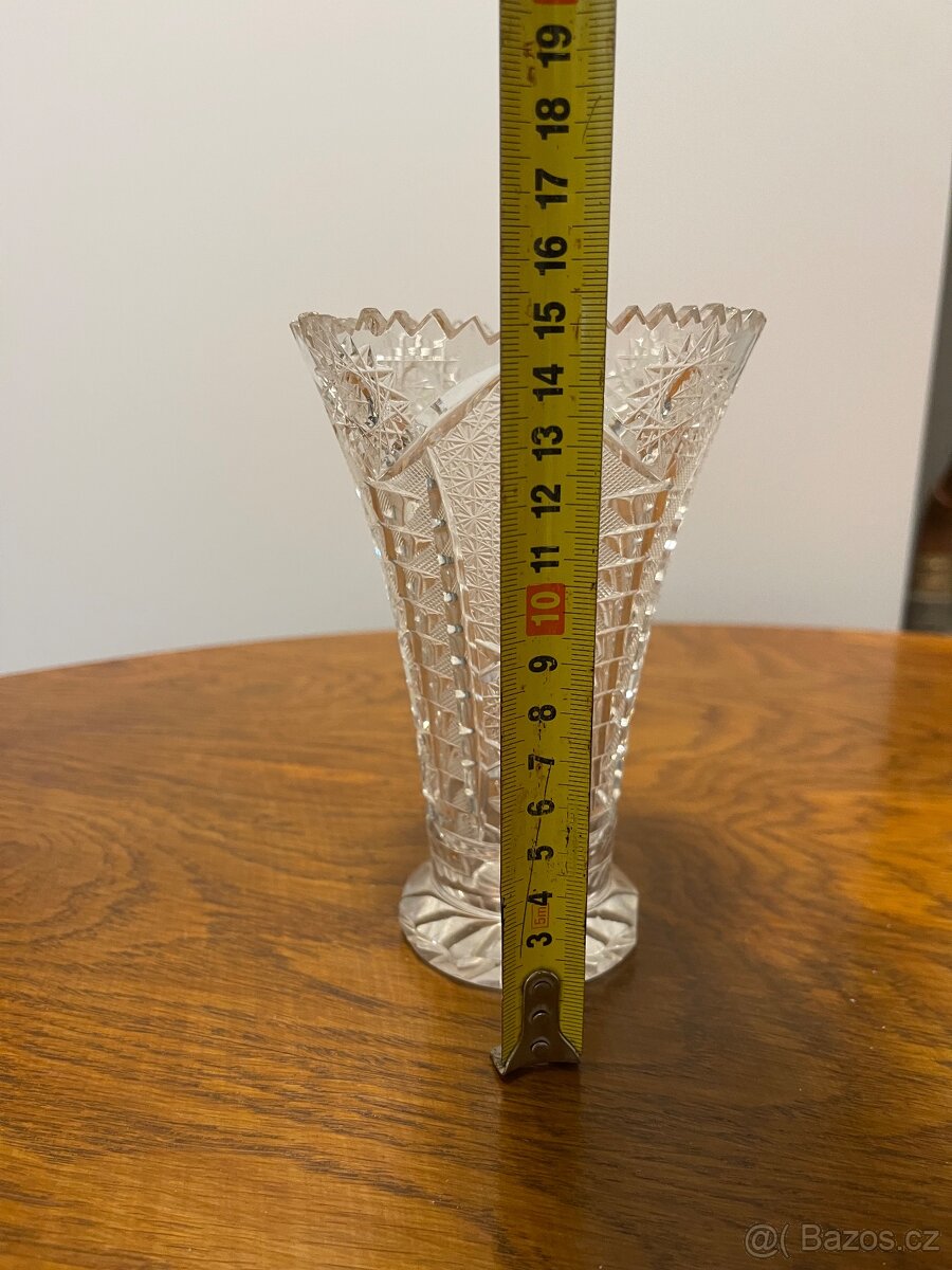 Broušená skleněná vázička - 5