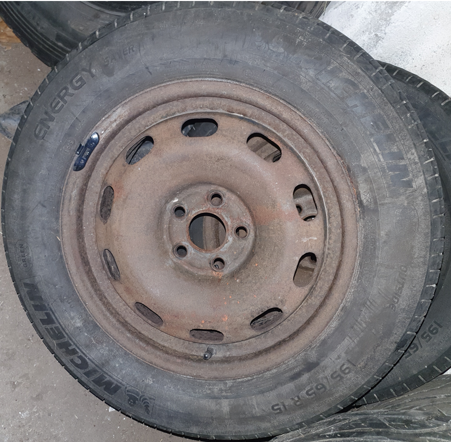 Sada zimních Pneu Vraník 195/65R15 a letní Michelin -Octavia - 5