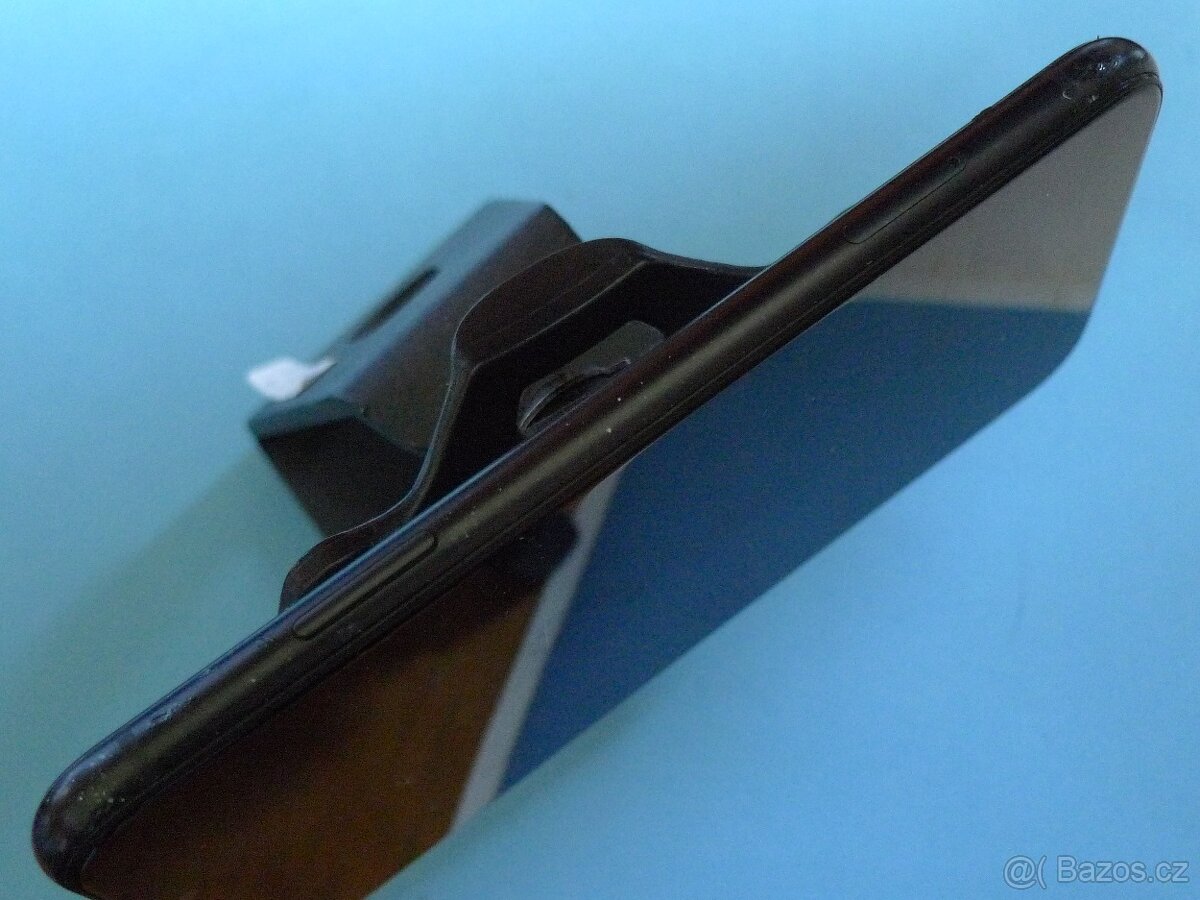 Apple iPhone XR 64 GB baterie 80% - 5