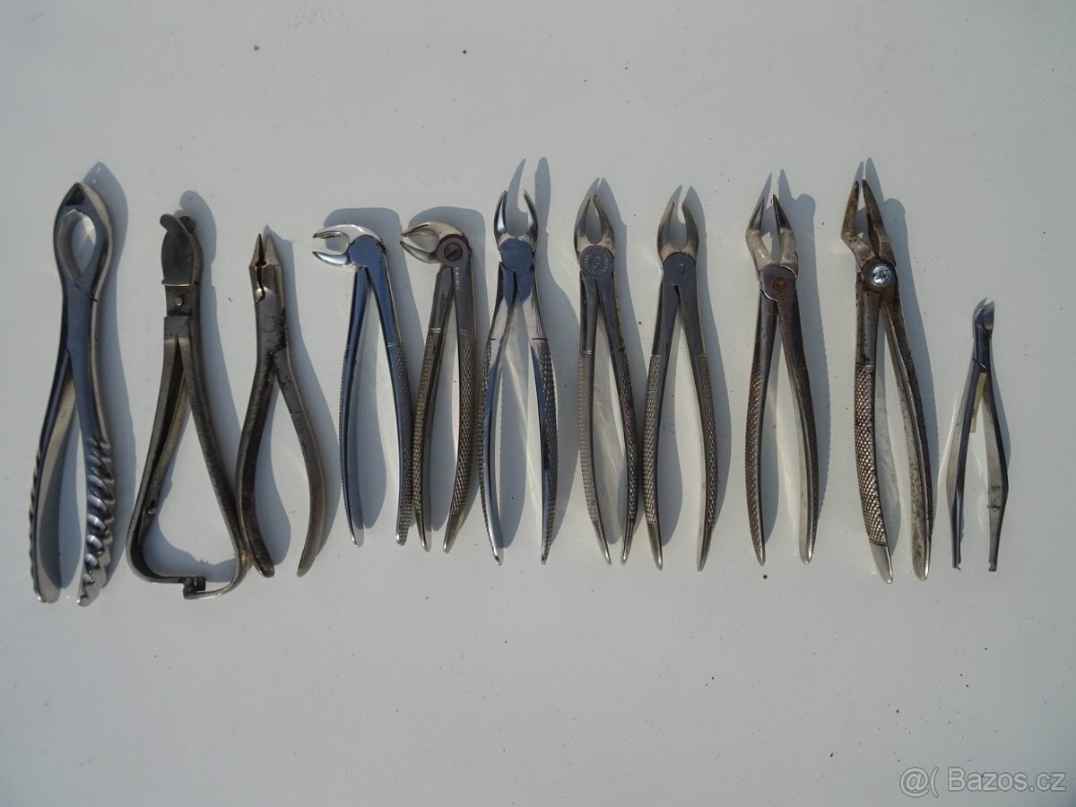 Staré chirurgické nástroje . - 5