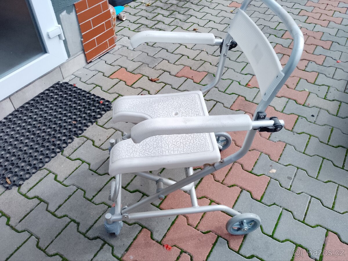 Koupací židle pro invalidy - 5