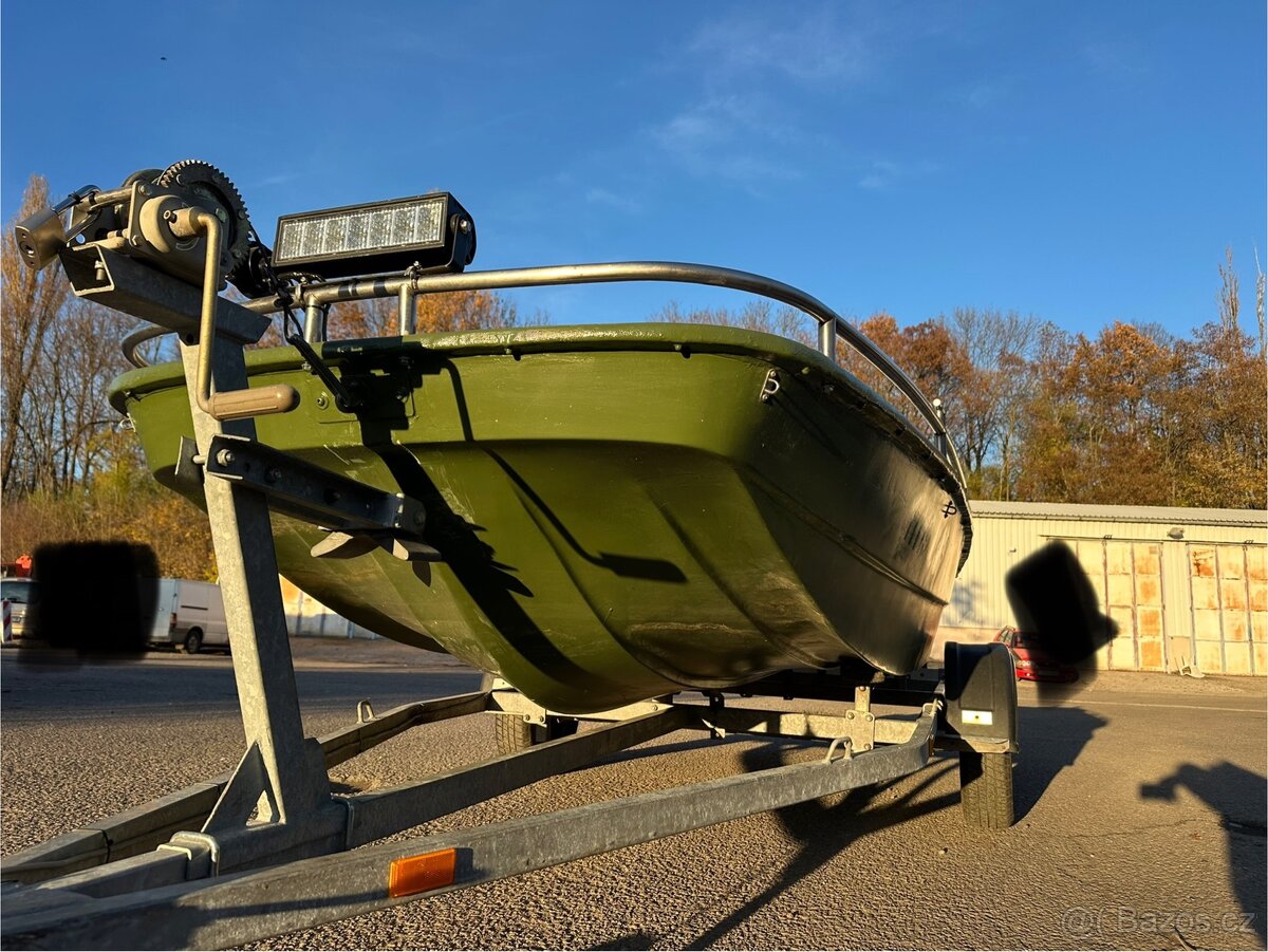 Rybářská laminátová loď - 5