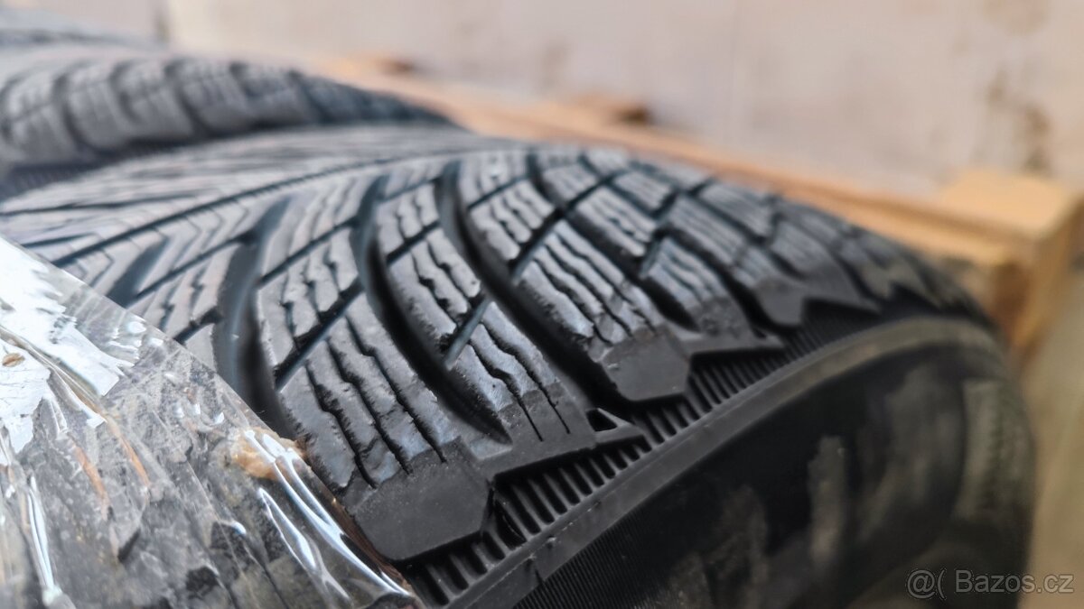 235/60/18 R18 zimní pneu Michelin - 5