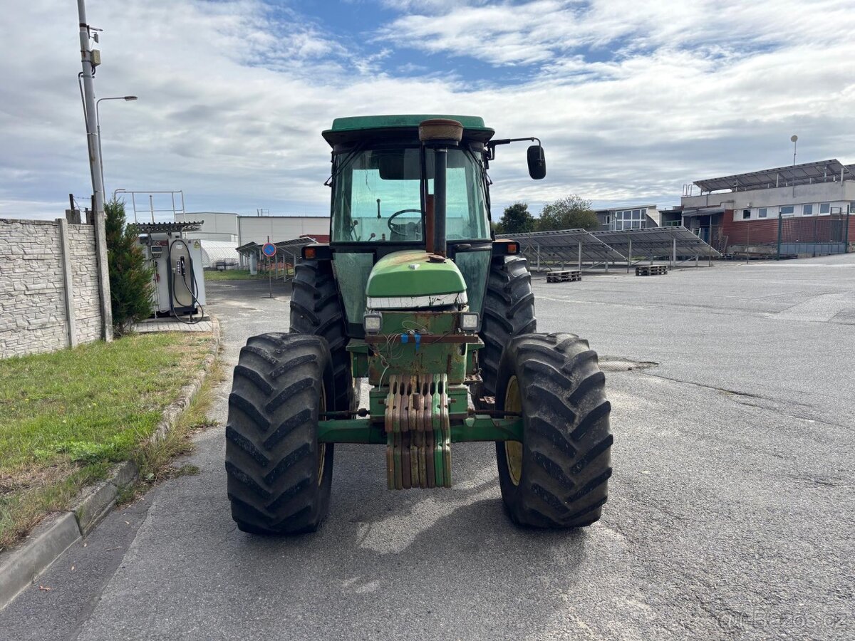 Kolový traktor John Deere 2850, nutné opravy - 5