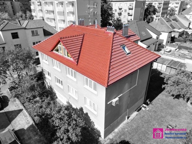 Prodej podkrovního bytu 4+1, 106 m², zahrada, Břeclav - 5