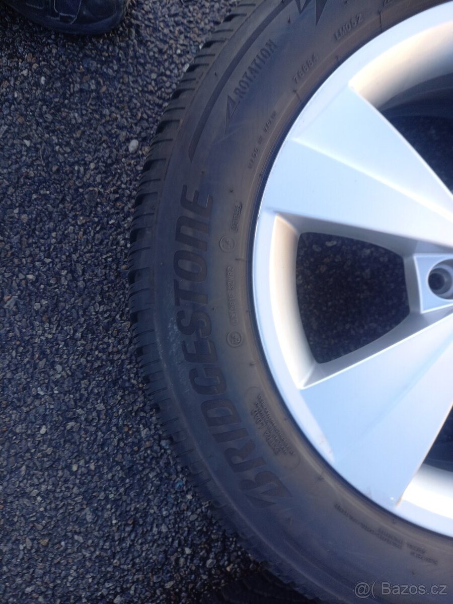 Škoda Octavia IV -ZÁNOVNÍ zimní orig.Alu sada-205/60R16 - 5