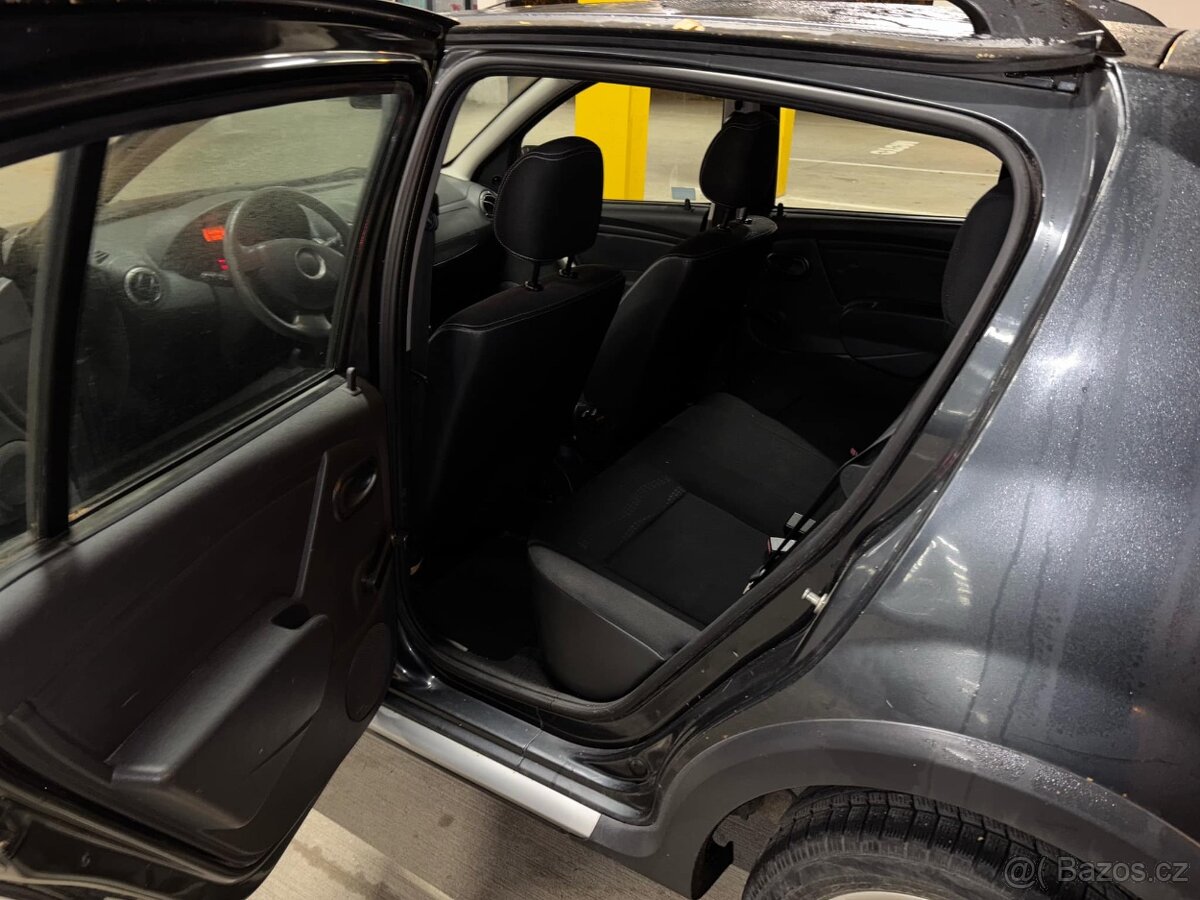 Automobil - Dacia Sandero - 5