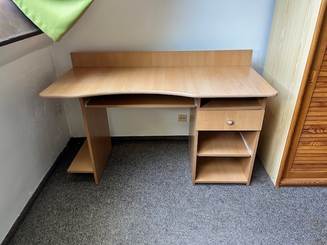 Psací stůl – světlé dřevo - 5