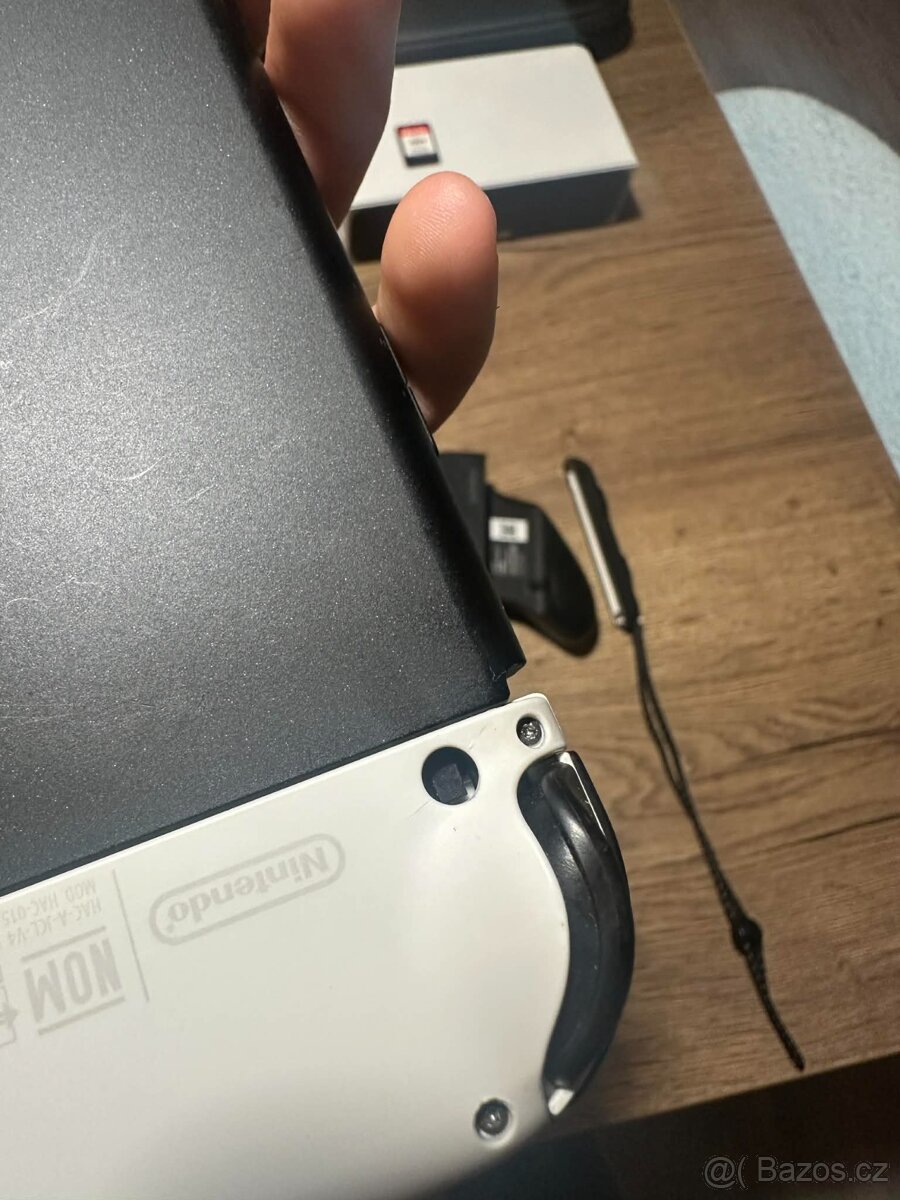Nintendo switch OLED + hra + příslušenství - 5
