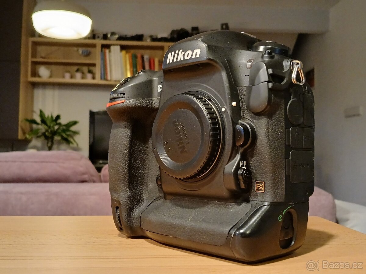 Nikon D5 - 5