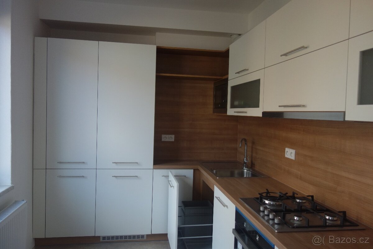 Pronájem bytu 2+1 s balkónem Velké Opatovice - 5