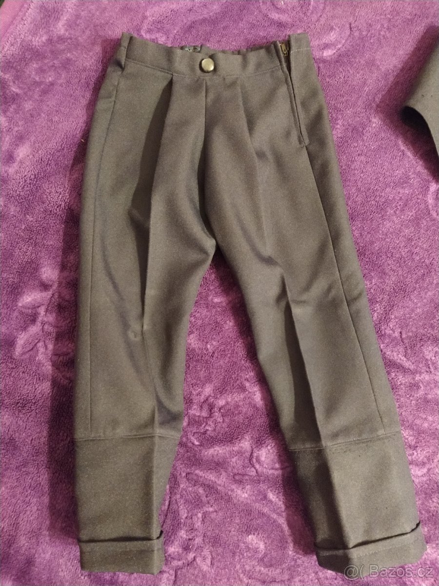 Kalhoty, vestička, čepice, kravata - 5