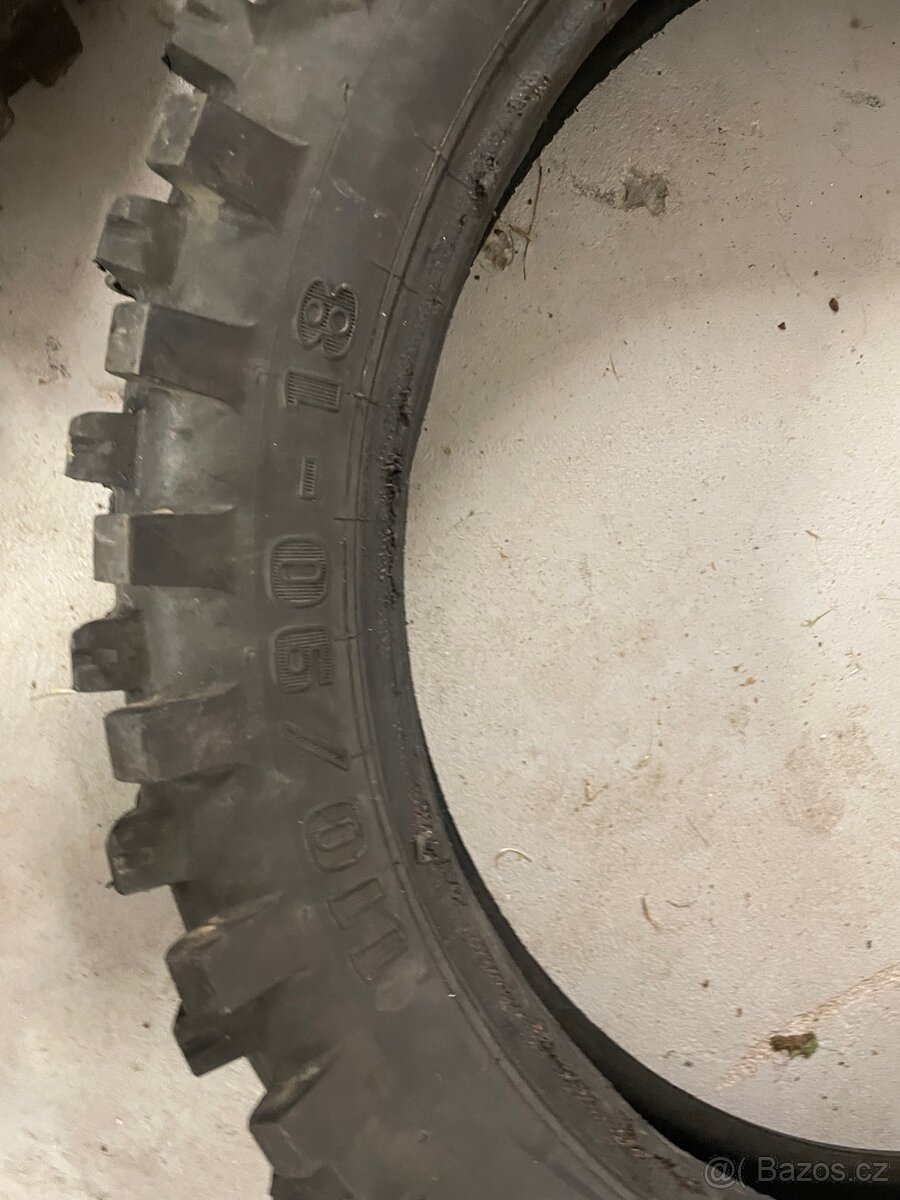 Enduro/motocross pneu
