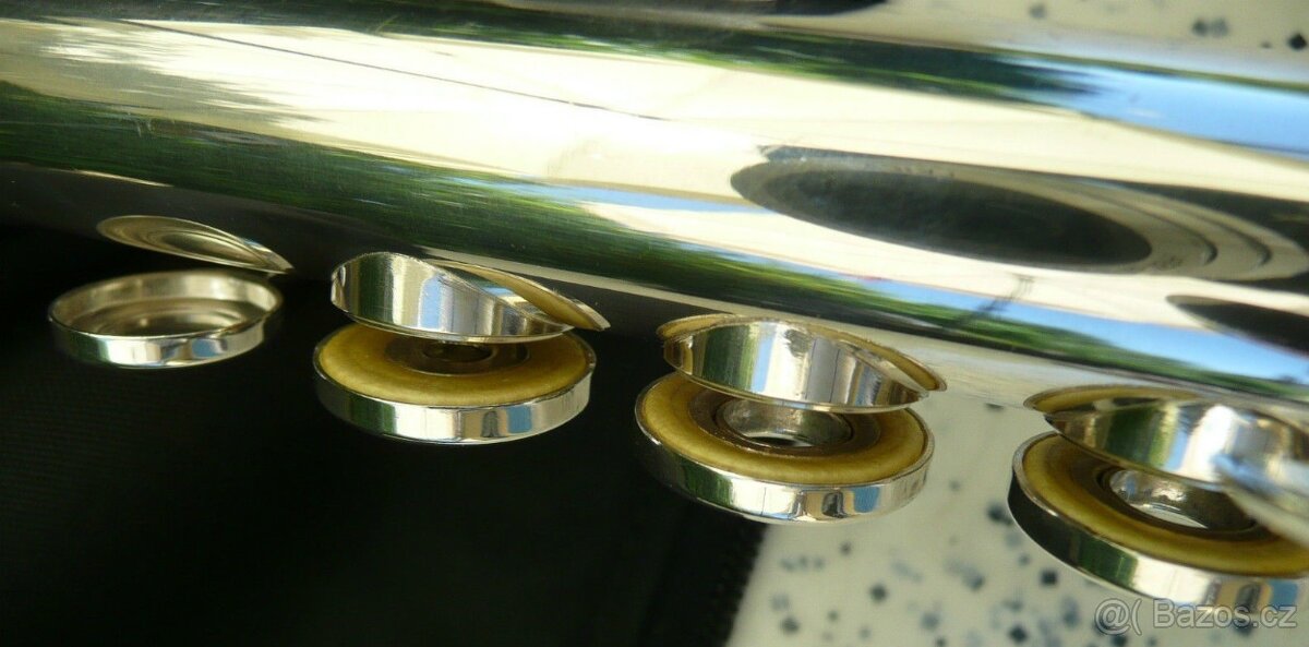 Yamaha YFL81 Solid Silver Flute - 5