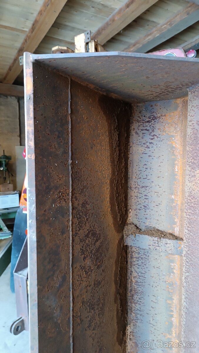 Zvedačka za traktor s vyklápěcí lopatou - 5