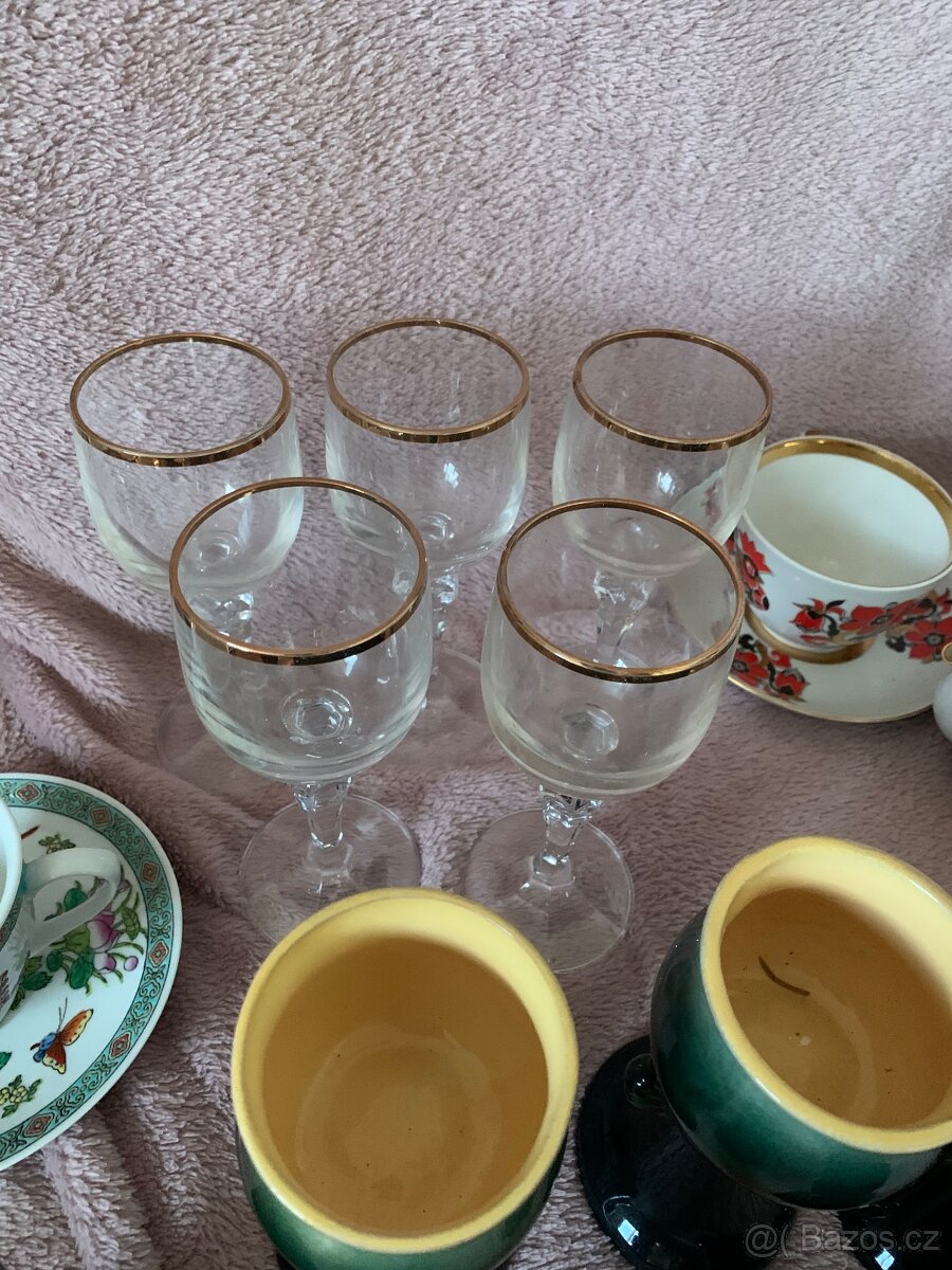 Úklid půdy 1: hrnečky, konvice, skleničky - 5