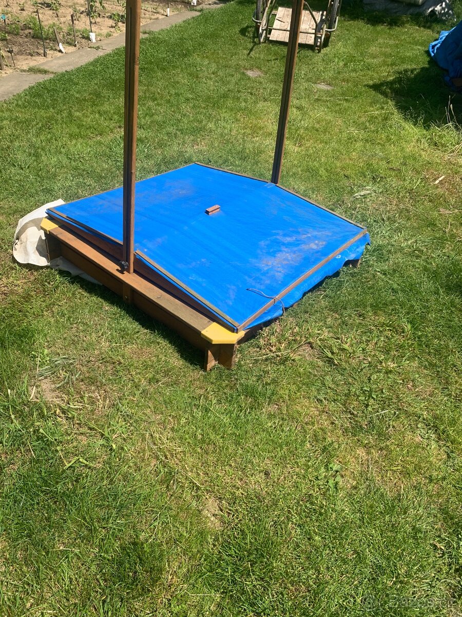 Domeček se skluzavkou a houpačkou - 5