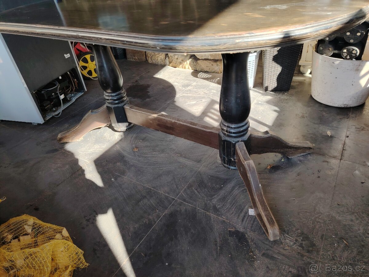 Oválný jídelní stůl - 5