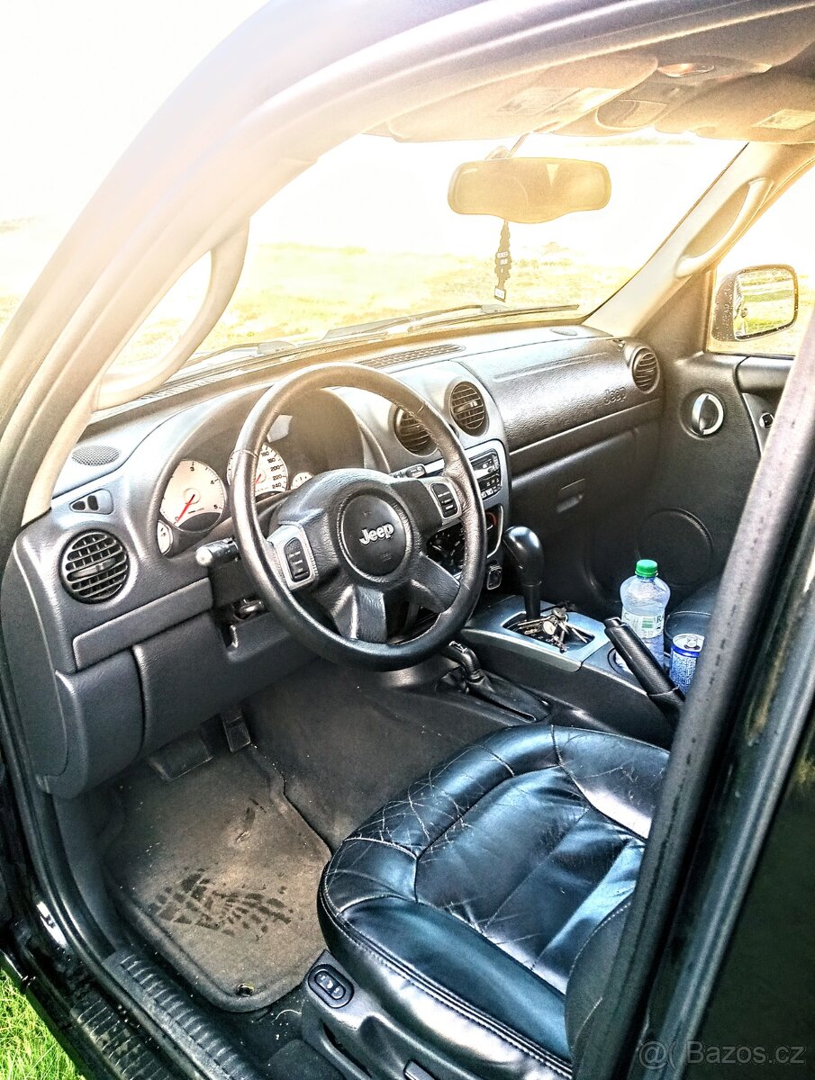 Jeep Cherokee KJ 2.8 CRD Limited 4x4, spolehlivý offroad
