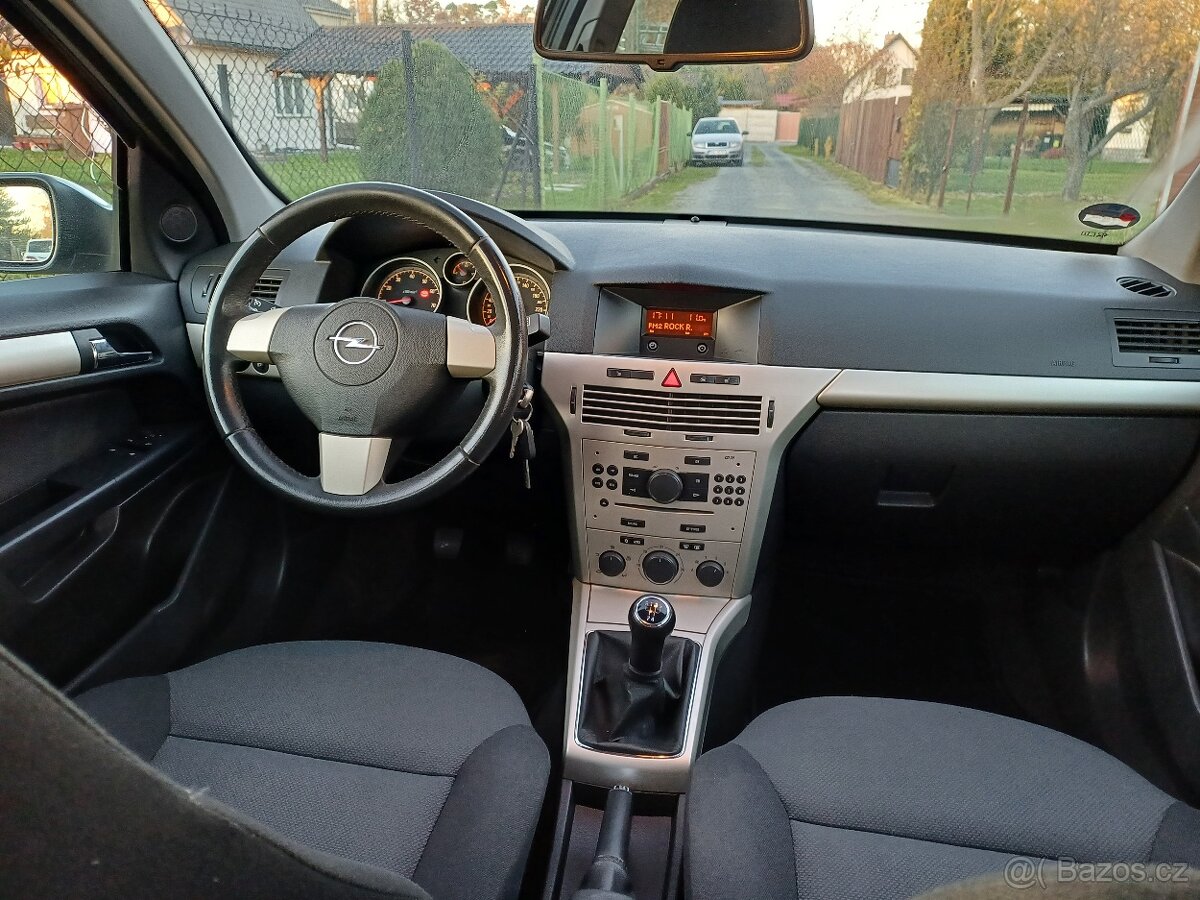 Benzínová Opel Astra 1.8 ..16V Tempomat - 5