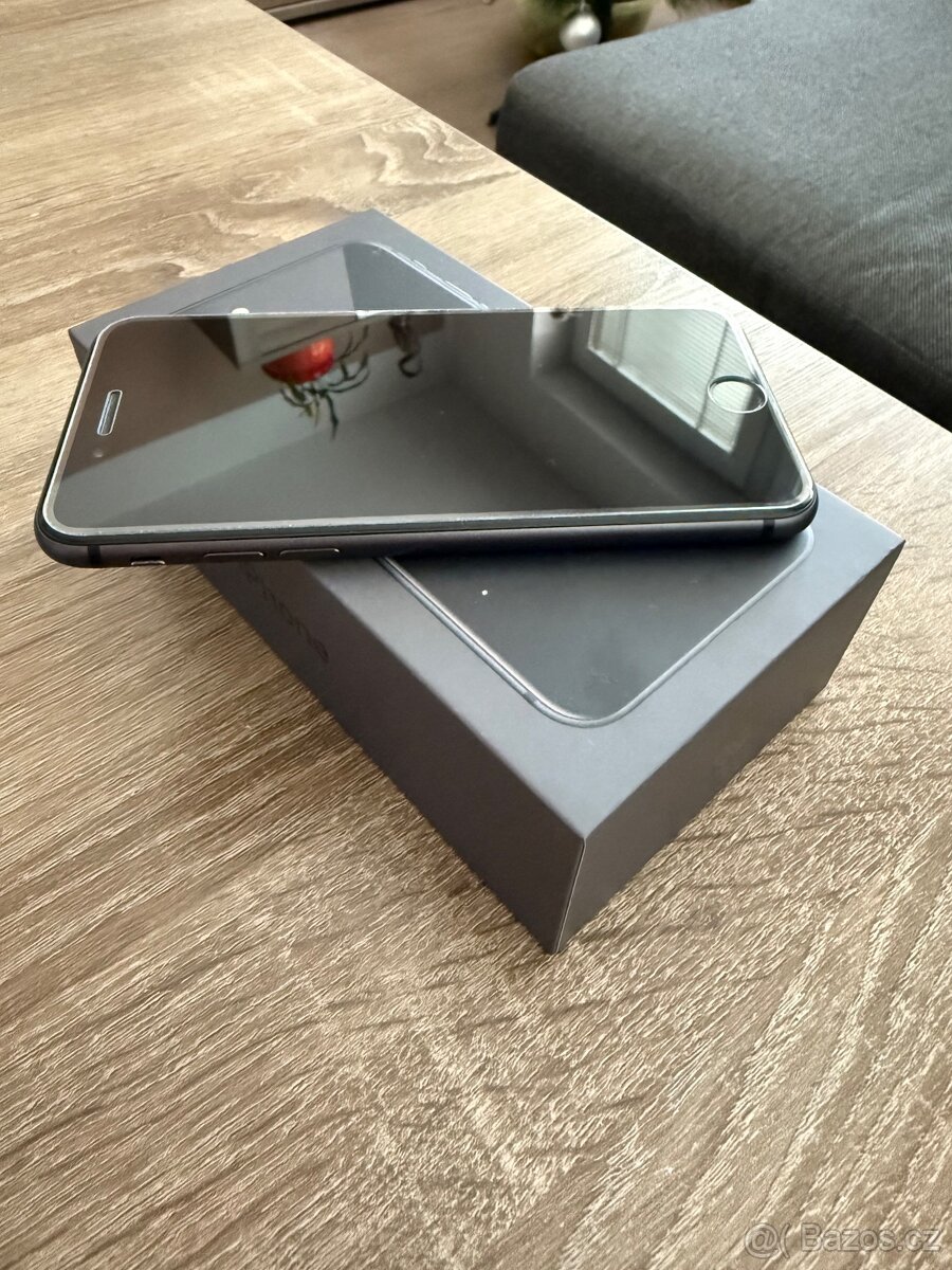 Apple IPhone 8 - Top stav - 5