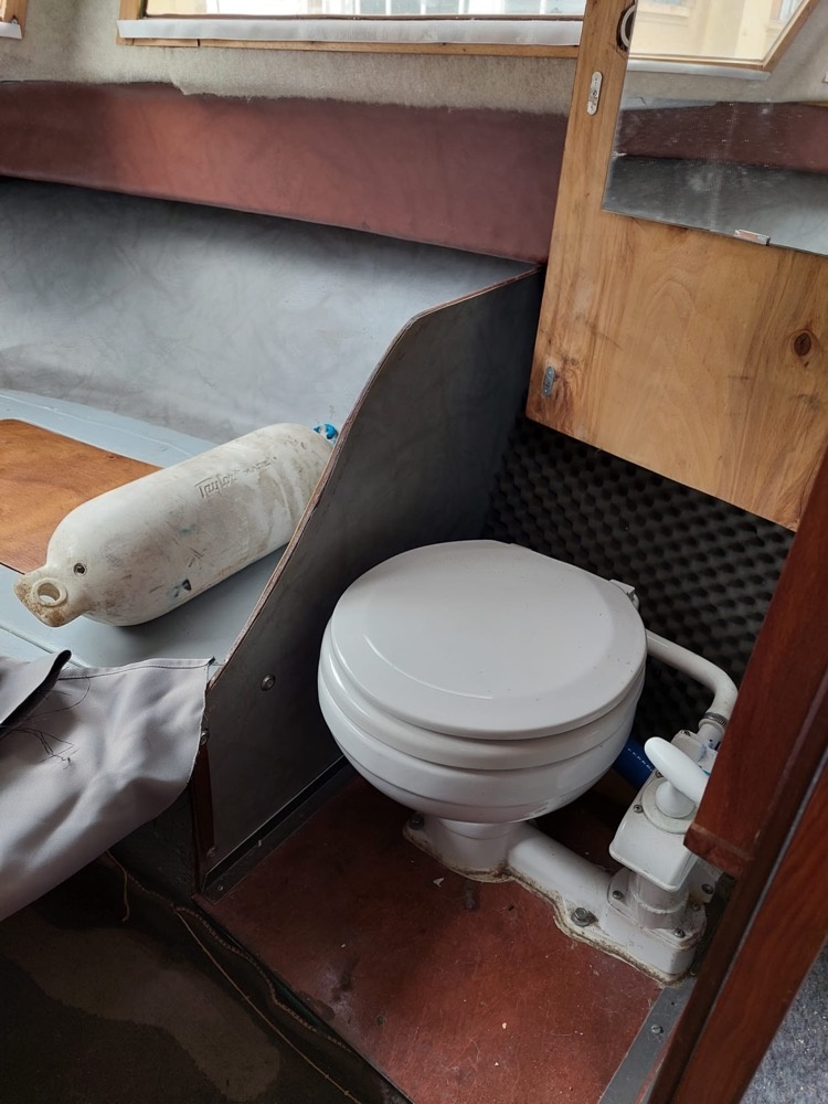 Kajutová lodˇ Viking s doklady + podvalník, vč. dokladů , - 5