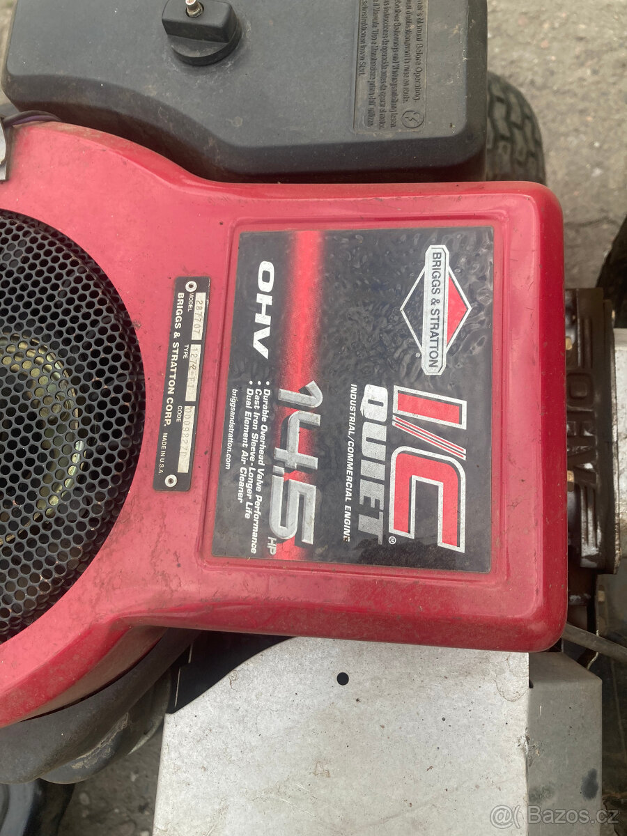 Prodám zahradní traktor,značky Murray - 5